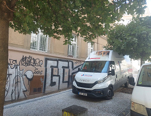 Zateplení stropu bytového domu pomocí foukané izolace